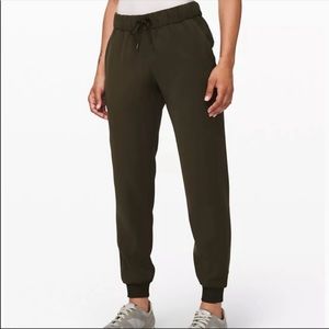 LULULEMON On The Fly Dark Olive Green Size 6 Athletic Pants Drawstring